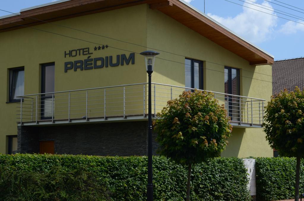Hotel Predium Vráble Buitenkant foto