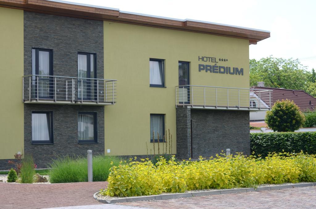 Hotel Predium Vráble Buitenkant foto
